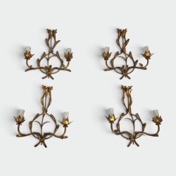 Suite de Quatre Appliques à Deux Bras de Lumières en Métal | Maison Barrois