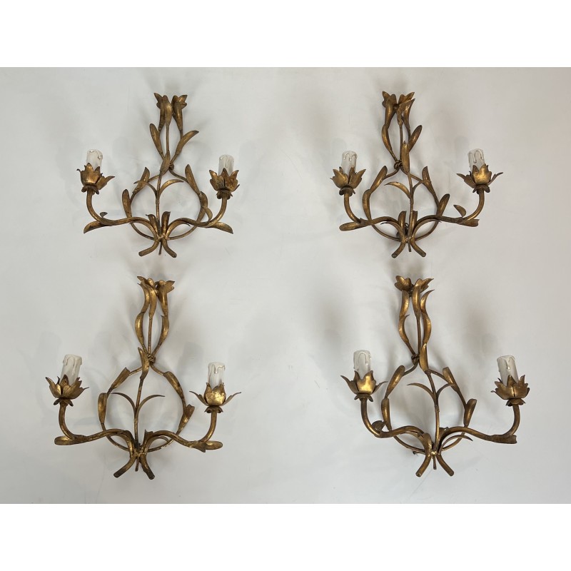 Suite de Quatre Appliques à Deux Bras de Lumières en Métal | Maison Barrois