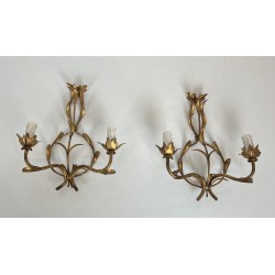 Suite de Quatre Appliques à Deux Bras de Lumières en Métal | Maison Barrois
