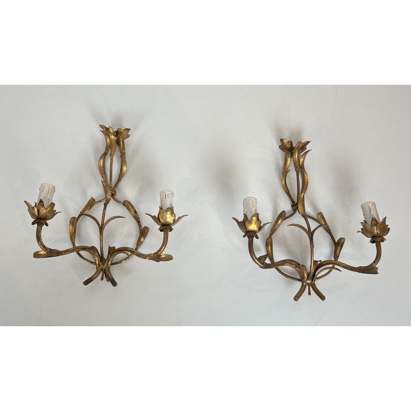Suite de Quatre Appliques à Deux Bras de Lumières en Métal | Maison Barrois