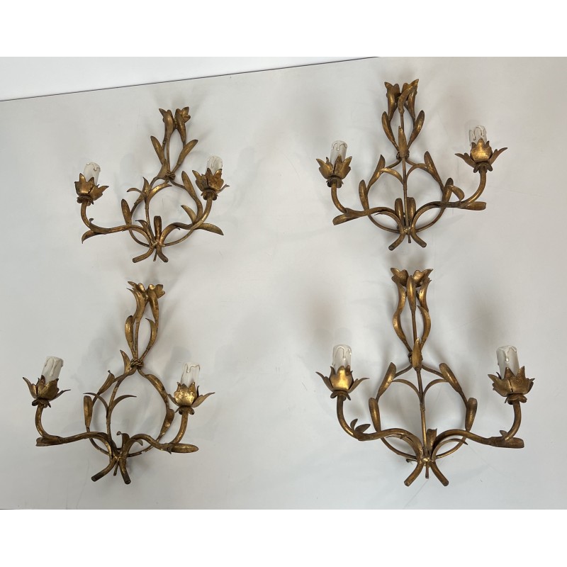 Suite de Quatre Appliques à Deux Bras de Lumières en Métal | Maison Barrois