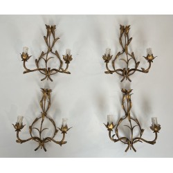 Suite de Quatre Appliques à Deux Bras de Lumières en Métal | Maison Barrois