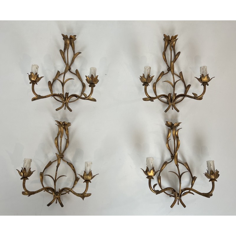 Suite de Quatre Appliques à Deux Bras de Lumières en Métal | Maison Barrois
