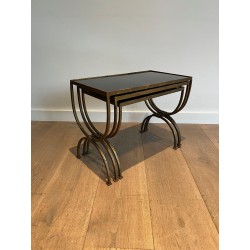 Suite de Trois Tables Gigognes en Fer Forgé Doré à Piètement, Néo-classique, Travail Français, de la Maison Ramsay, vers 1940