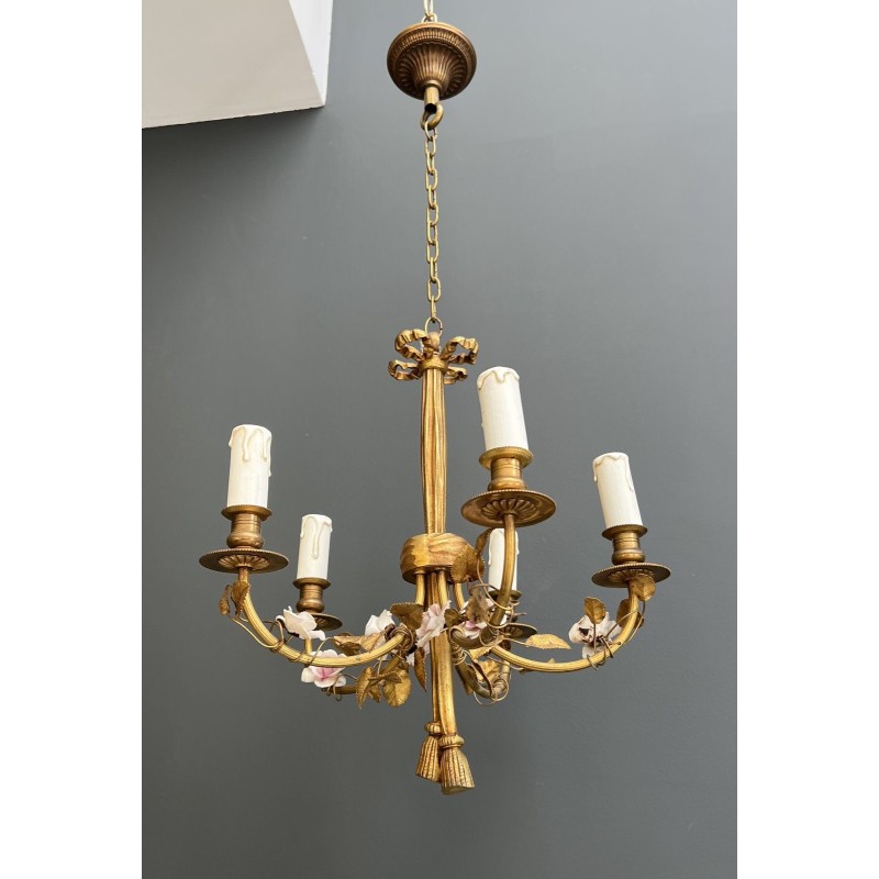 Chandelier in Gilt Bronze with a Ribbon Bow and Porcelain Flowers, Louis XVI, French Work, circa 1920