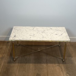 Table Basse Rectangulaire en Laiton à Plateau de Marbre Blanc, Néo-classique, Travail Français, de la Maison Jansen, vers 1950