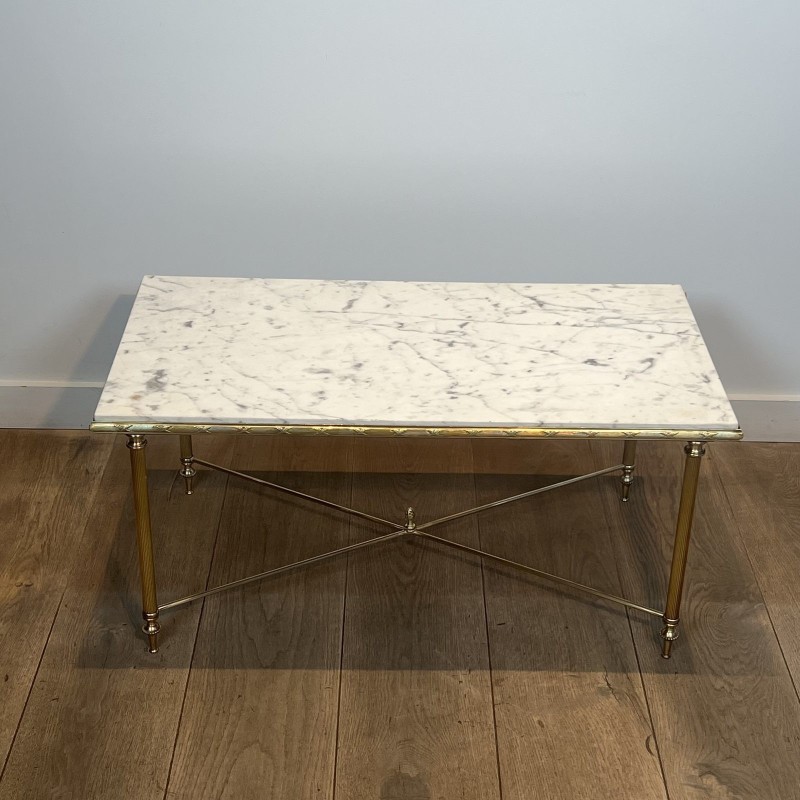Table Basse Rectangulaire en Laiton à Plateau de Marbre Blanc, Néo-classique, Travail Français, de la Maison Jansen, vers 1950