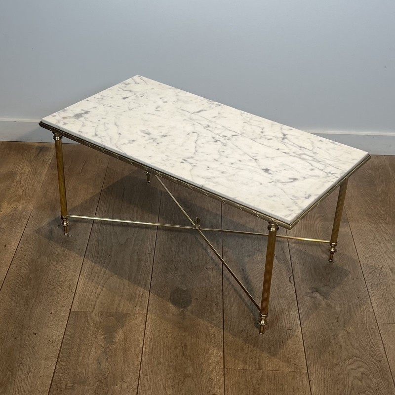 Table Basse Rectangulaire en Laiton à Plateau de Marbre Blanc, Néo-classique, Travail Français, de la Maison Jansen, vers 1950