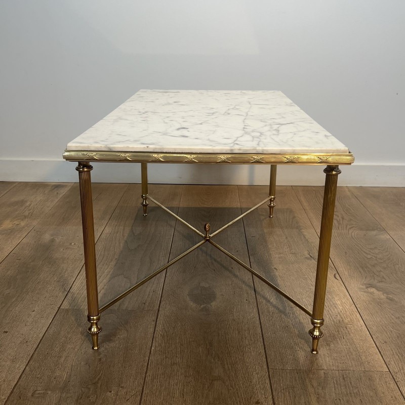 Table Basse Rectangulaire en Laiton à Plateau de Marbre Blanc, Néo-classique, Travail Français, de la Maison Jansen, vers 1950
