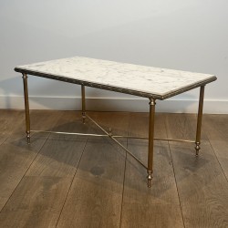 Table Basse Rectangulaire en Laiton à Plateau de Marbre Blanc, Néo-classique, Travail Français, de la Maison Jansen, vers 1950