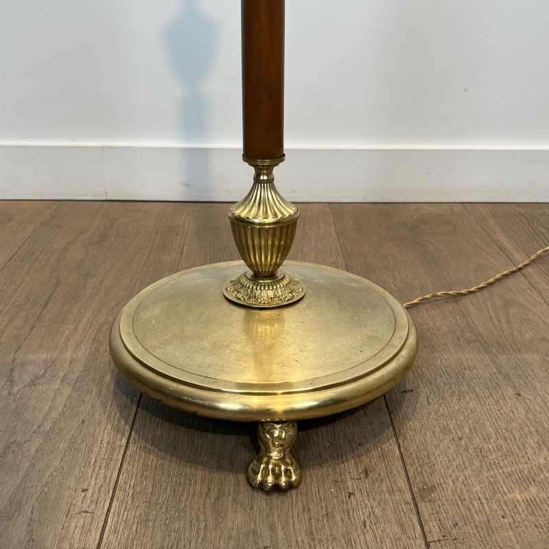 Lampadaire en Bakélite Ambrée et Laiton Doré, Base Circulaire à Pieds Griffes, Néo-classique, Travail Français, vers 1940