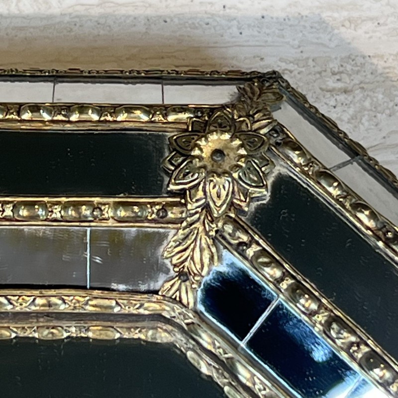 Miroir Mural Octogonal Multi-Facettes à Glaces Noires et Guirlandes de Laiton, Néo-classique, Travail Français, vers 1970