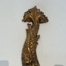 Paire d'Appliques aux Dauphins en Bois Sculpté Doré à Deux Bras de Lumière, Régence, Travail Français, vers 1900