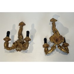 Paire d'Appliques aux Dauphins en Bois Sculpté Doré à Deux Bras de Lumière, Régence, Travail Français, vers 1900