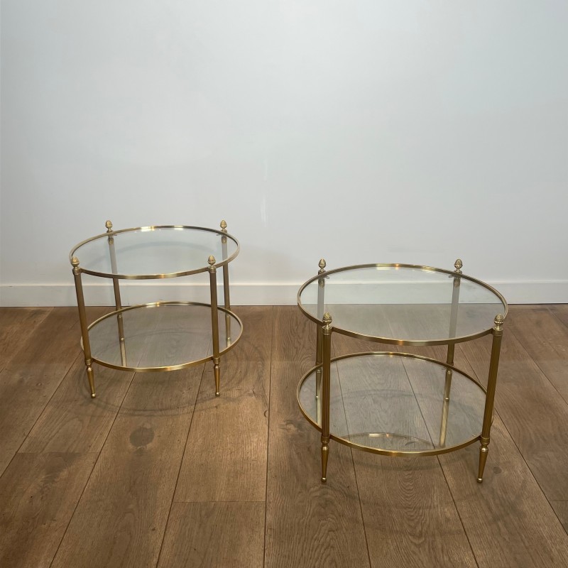 Paire de Bouts de Canapé Ronds en Laiton à Deux Plateaux, Néo-classique, Travail Français, de la Maison Jansen, vers 1950