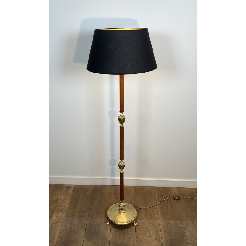 Lampadaire en Bakélite Ambrée et Laiton Doré, Base Circulaire à Pieds Griffes, Néo-classique, Travail Français, vers 1940