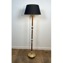 Lampadaire en Bakélite Ambrée et Laiton Doré, Base Circulaire à Pieds Griffes, Néo-classique, Travail Français, vers 1940