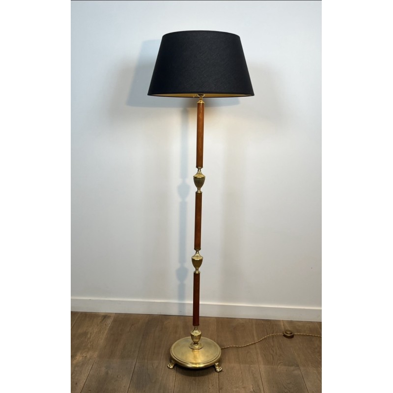 Lampadaire en Bakélite Ambrée et Laiton Doré, Base Circulaire à Pieds Griffes, Néo-classique, Travail Français, vers 1940