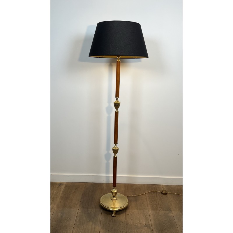 Lampadaire en Bakélite Ambrée et Laiton Doré, Base Circulaire à Pieds Griffes, Néo-classique, Travail Français, vers 1940