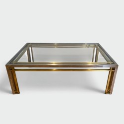 Table Basse Rectangulaire Bicolore en Chrome et Laiton à Plateau de Verre. Willy Rizzo. Travail Français. Années 1970