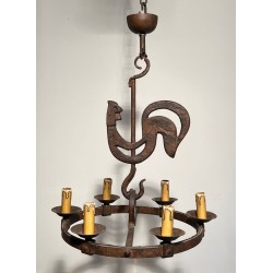Lustre au Coq en Fer Forgé, Jean Touret pour l’Atelier Marolles, vers 1950 – Maison BARROIS