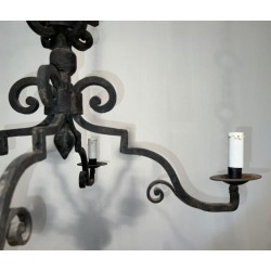 Lustre Fer Forgé Gothique à 2 Niveaux et 8 Bras, Travail Français, vers 1940 – Maison BARROIS