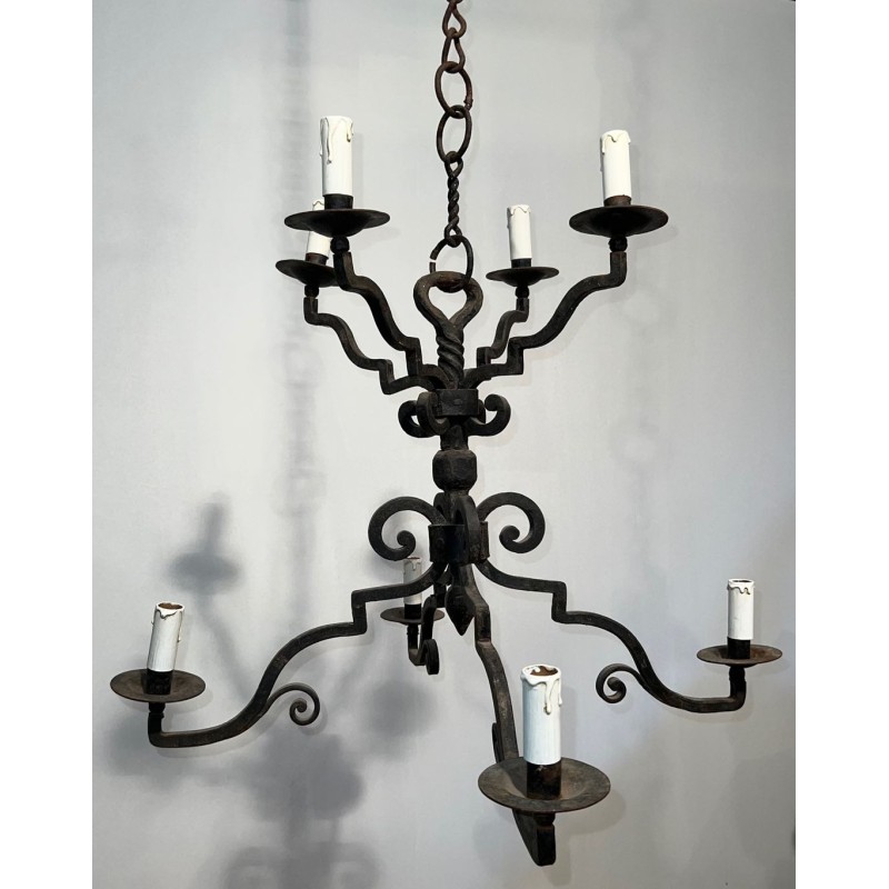 Lustre Fer Forgé Gothique à 2 Niveaux et 8 Bras, Travail Français, vers 1940 – Maison BARROIS
