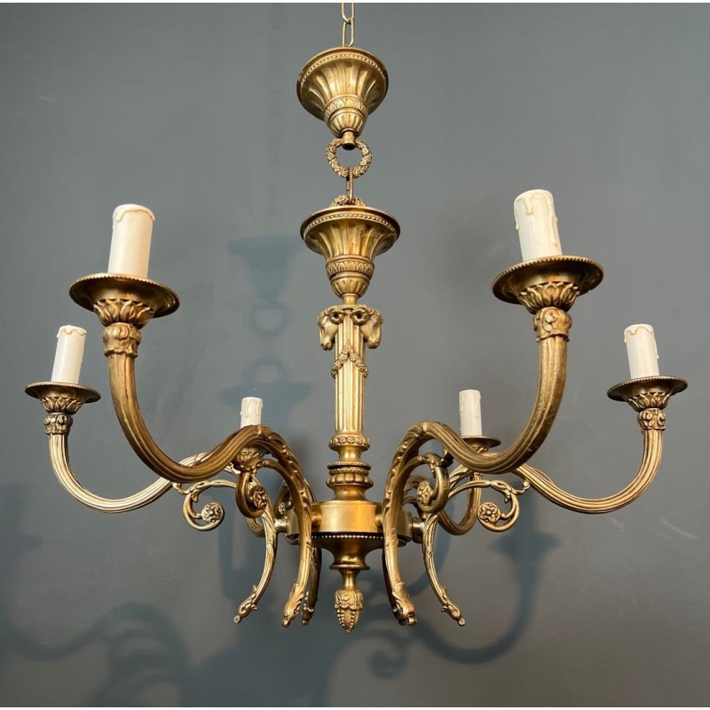 Lustre Bronze aux Têtes de Béliers, Style Louis XVI, Goût Maison Jansen, vers 1940 – Maison BARROIS