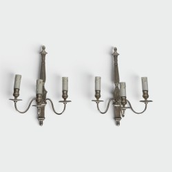 Paire d'Appliques en Bronze Argenté à Trois Bras de Lumière de Style Néoclassique dans le Goût de la Maison Jansen. Vers 1940