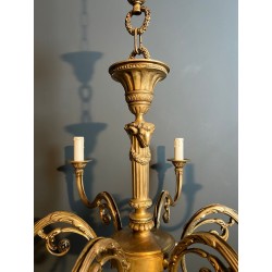 Lustre Bronze aux Têtes de Béliers, Style Louis XVI, Goût Maison Jansen, vers 1940 – Maison BARROIS