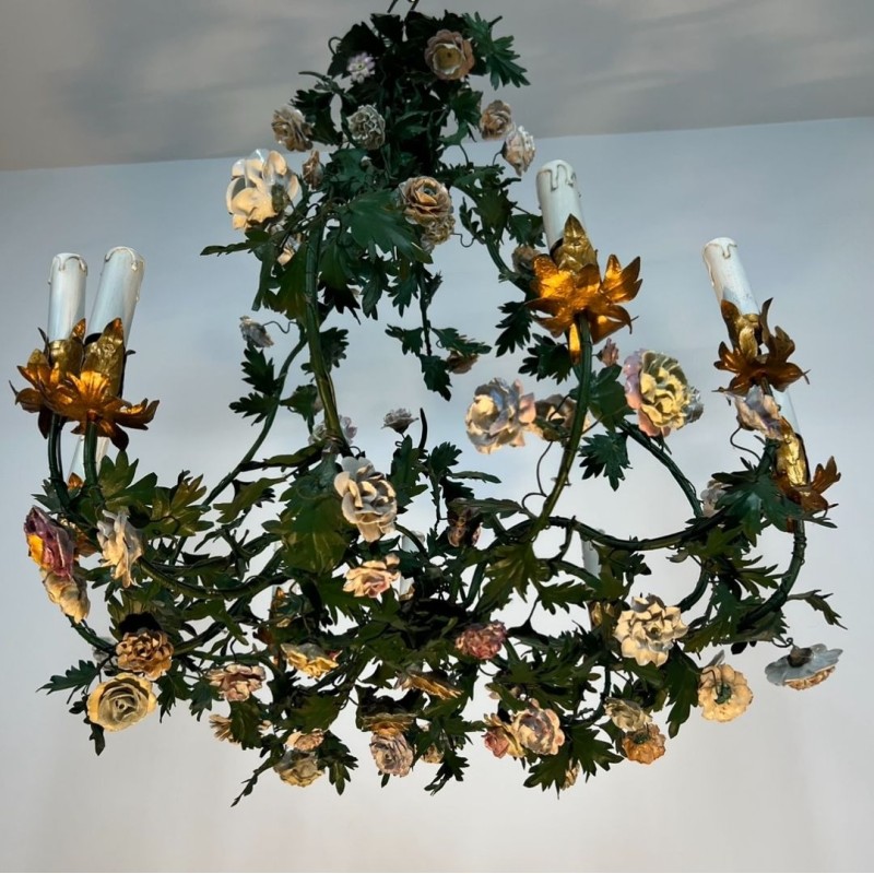 Important Lustre Corbeille en Feuillage de Métal Laqué Vert et Fleurs de Porcelaine de Meissen de Style Louis XVI