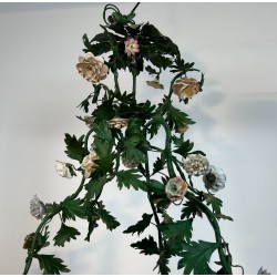 Lustre Corbeille Louis XVI aux Fleurs de Meissen, Travail Français, vers 1920 – Maison BARROIS