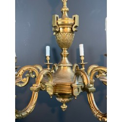 Lustre Bronze Ciselé à 8 Bras, Style Louis XVI, par Lucien Gau, vers 1940 – Maison BARROIS