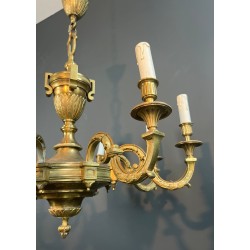Lustre Bronze Ciselé à 8 Bras, Style Louis XVI, par Lucien Gau, vers 1940 – Maison BARROIS
