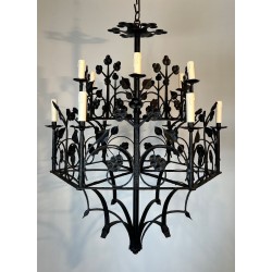 Important Lustre en Fer Forgé à Décors de Trèfles et Feuillages à 12 lumières