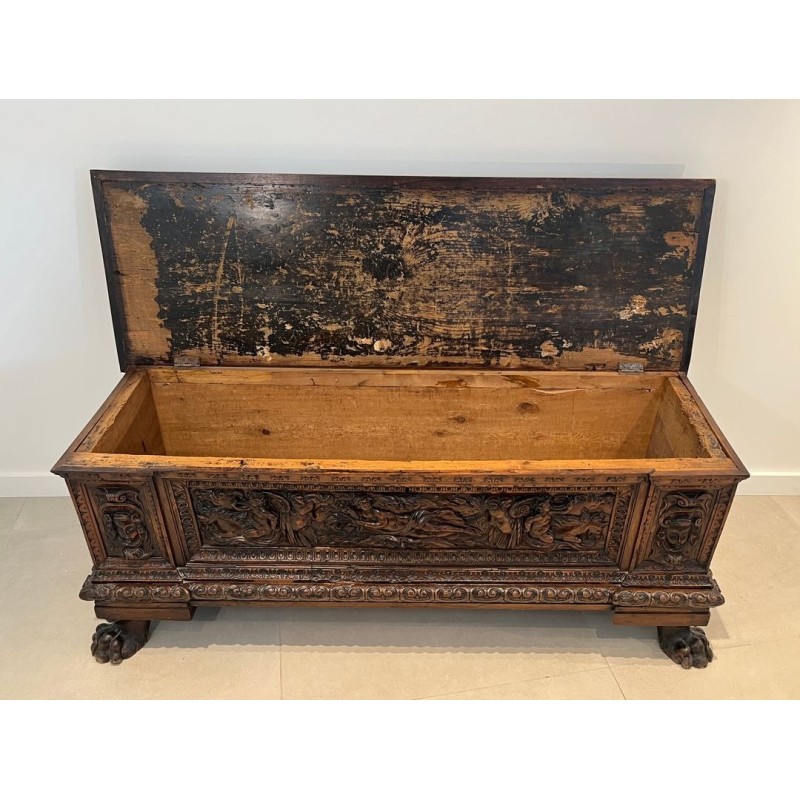 Grand Cassone Noyer Sculpté, Renaissance Italienne, XVIIᵉ Siècle | Maison BARROIS