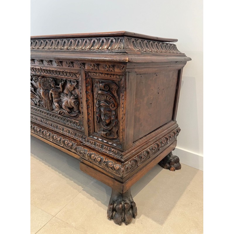Large Carved Walnut Cassone, Italian Renaissance, 17th Century | Maison BARROIS