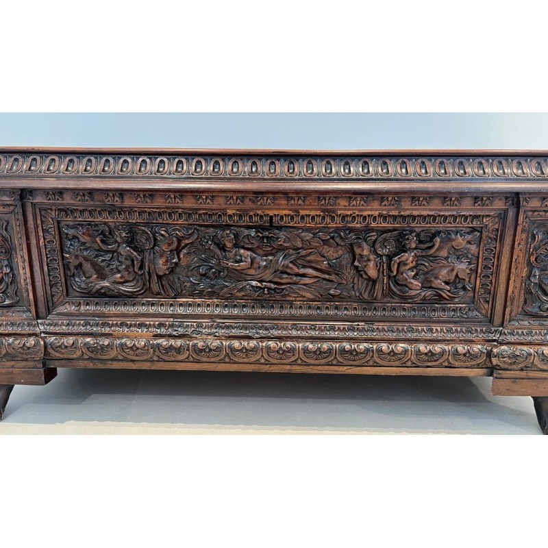 Grand Cassone Noyer Sculpté, Renaissance Italienne, XVIIᵉ Siècle | Maison BARROIS