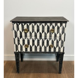 Petite Commode Italienne Bois Peint, Damier Trompe-l’œil, XIXᵉ Siècle | Maison BARROIS