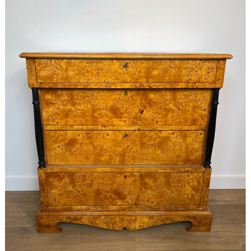 Commode Biedermeier Quatre Tiroirs en Érable Moucheté, Allemagne, XIXᵉ Siècle | Maison BARROIS