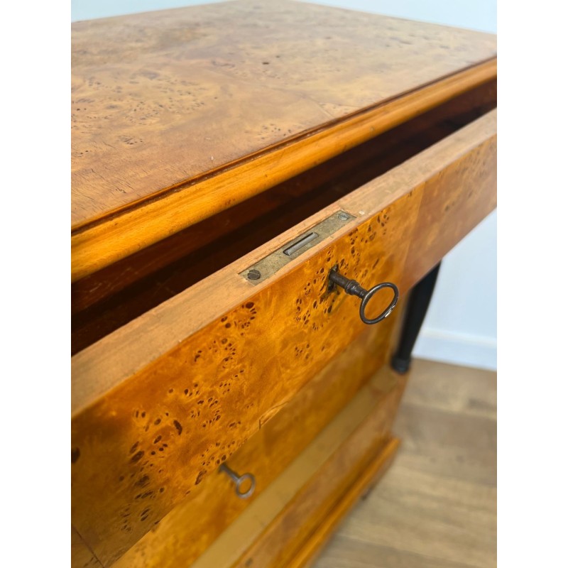 Commode Biedermeier Quatre Tiroirs en Érable Moucheté, Allemagne, XIXᵉ Siècle | Maison BARROIS