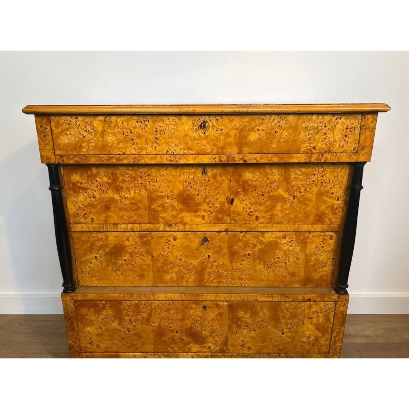 Commode Biedermeier Quatre Tiroirs en Érable Moucheté, Allemagne, XIXᵉ Siècle | Maison BARROIS