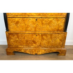 Commode Biedermeier Quatre Tiroirs en Érable Moucheté, Allemagne, XIXᵉ Siècle | Maison BARROIS
