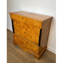 Biedermeier Four-Drawer Chest in Bird’s-Eye Maple, Germany, 19th Century | Maison BARROIS