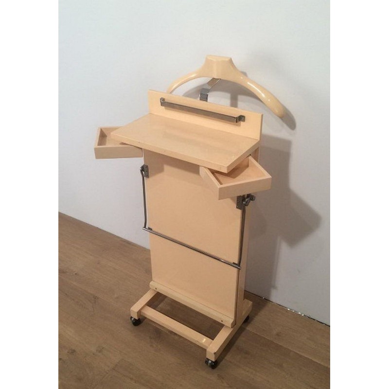 Valet de Nuit Bois Laqué, Mid-Century Modern, France vers 1975 | Maison BARROIS