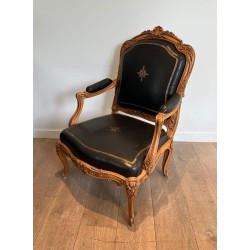Fauteuil à la Reine Noyer Sculpté Cuir Doré Style Louis XV France 1950
