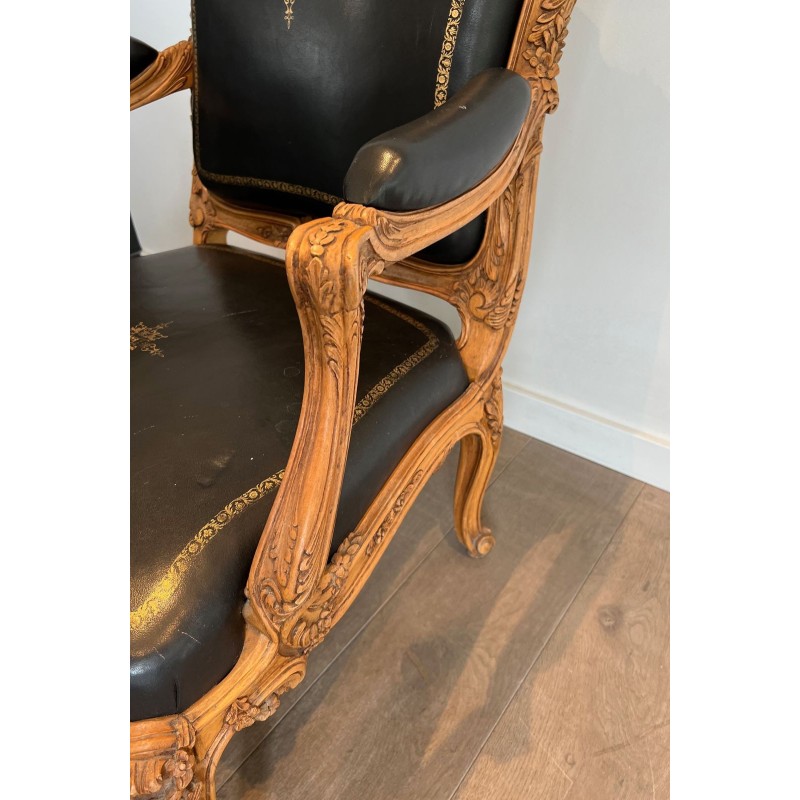 Fauteuil à la Reine Noyer Sculpté Cuir Doré Style Louis XV France 1950