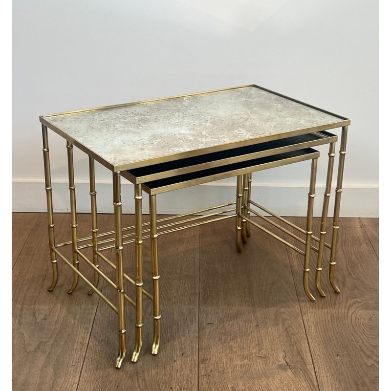 Suite de Tables Gigognes Façon Faux-Bambou en Laiton et Plateaux de Verre Eglomisés de la Maison Baguès