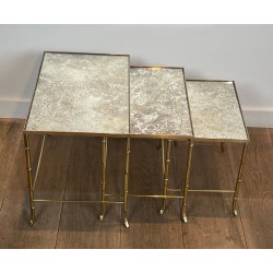 Faux-Bamboo Brass Nesting Tables with Églomisé Mirror Tops, Maison Baguès, circa 1940 | Maison BARROIS