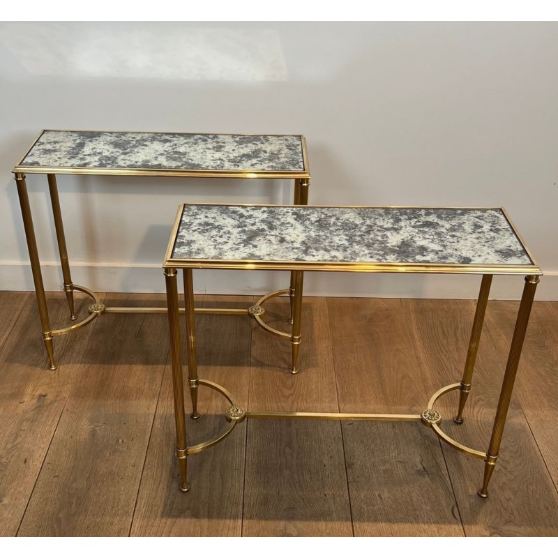 Paire de Bouts de Canapé en Laiton à Plateaux de Miroirs Antiques de la Maison Baguès